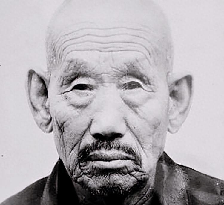 河南一老农无力还债，被法院找上门，没想到老农竟是“特等功臣”

“卢大哥，我们是