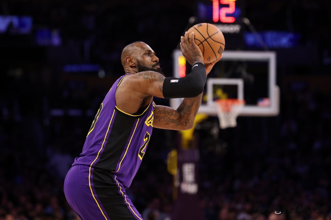 詹姆斯第23季首秀轰11+12，三分超米勒升历史第6，湖人轻取爵士！

詹姆斯今