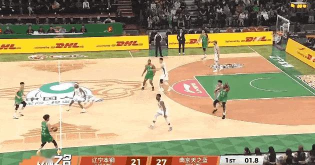 多少人被莱迪第一节1.8秒高难度后仰跳投的压哨三分惊艳到了？辽宁男篮vs同曦男篮