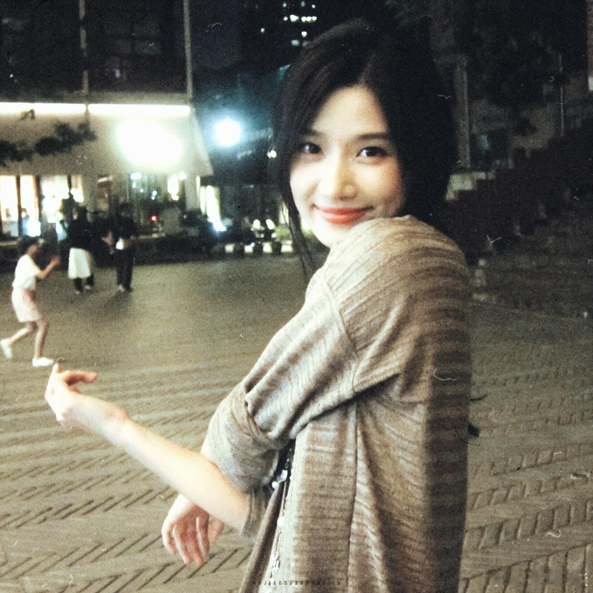 卢昱晓[超话]  因为孤独的总和让我们相互依偎着...晓晓的女友感真的太绝了🥰
