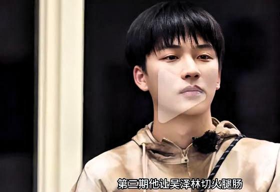 “你只是个王鹤棣奖。”

王鹤棣站在台上接过这个奖。镜头推到他脸上，他在笑。但那