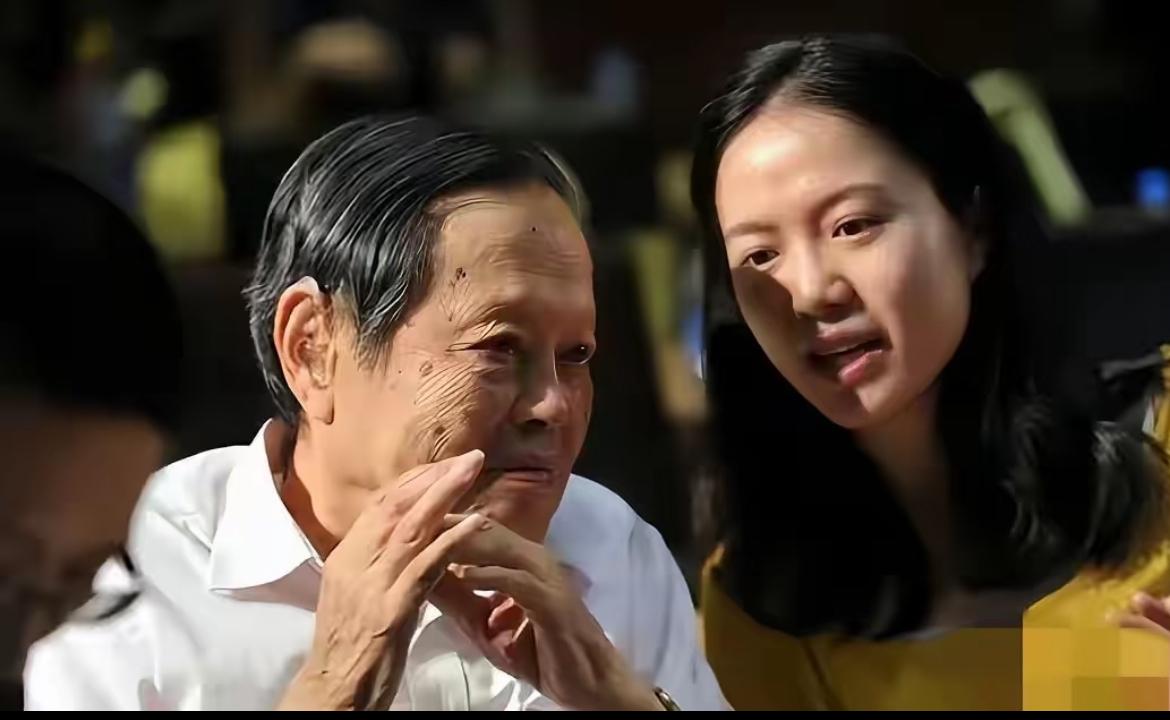 杨振宁先生做人，人品也是一流。
当年82岁娶28岁的翁帆，顶着铺天盖地的舆论，说
