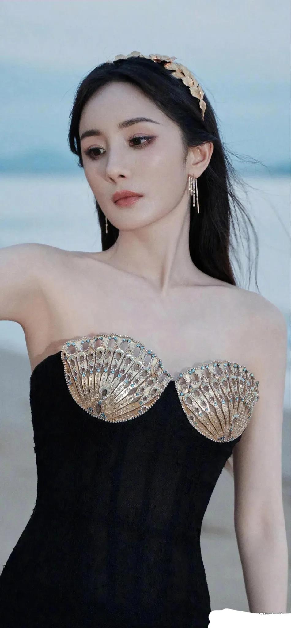 杨 幂 抹胸长裙太美了吧