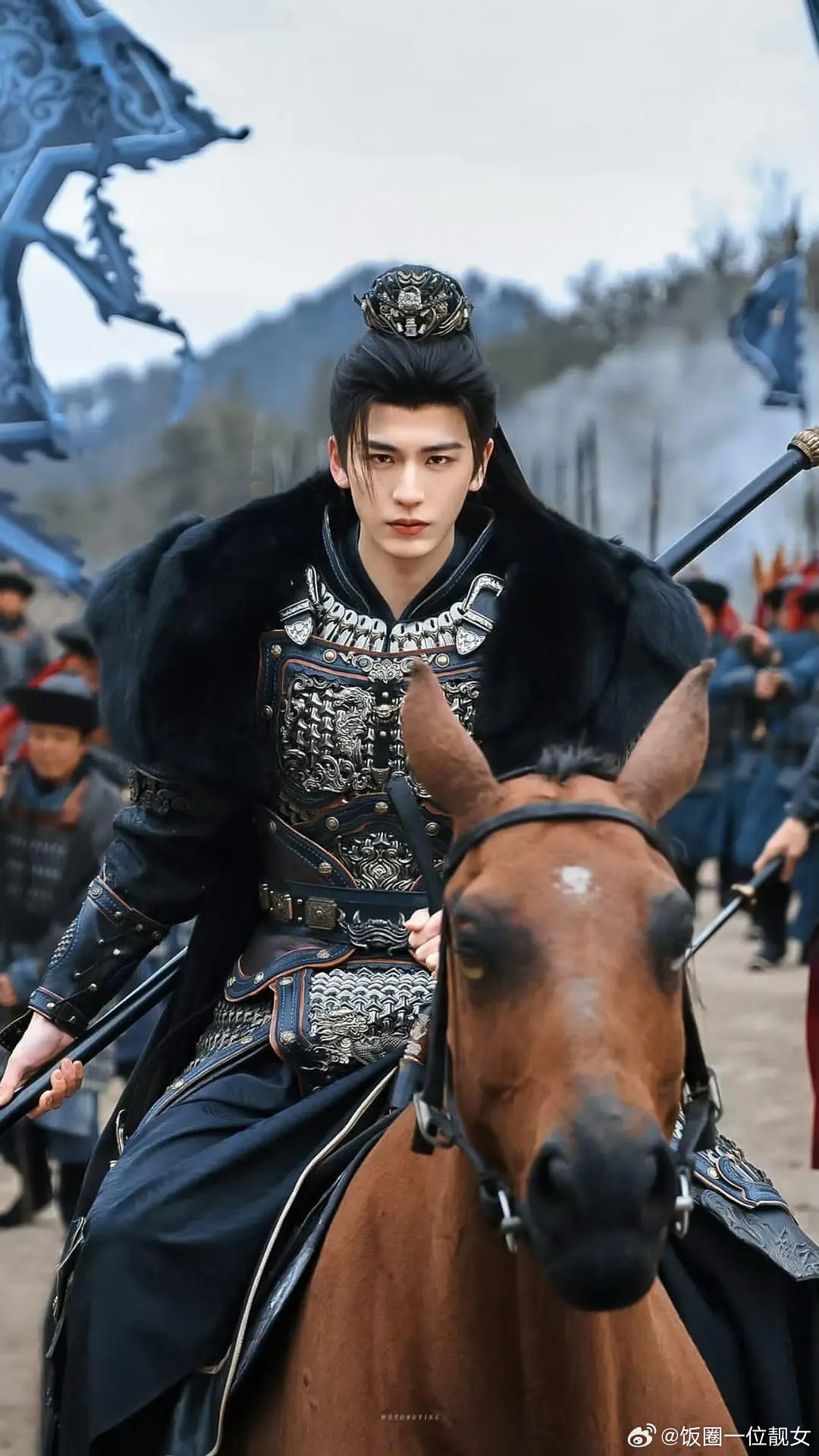 一笑随歌陈哲远的妆造比张凌赫浓多了，为什么没有被嘲