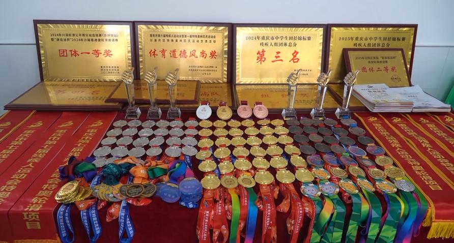 丰都骄傲！保合镇少年李毅残特奥会斩获 1 金 1 银 2 铜，太飒了！
咱丰都又