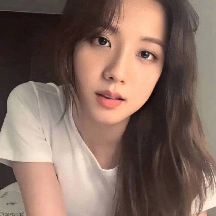Jisoo 金智秀  喜欢一些随手拍的日常 