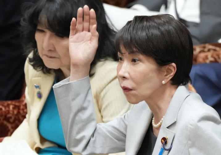 高市早苗最近的日子并不好过。
从各家日本媒体公布的民调来看，她的支持率已经跌到执