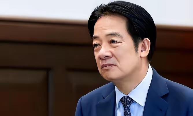 这两天，岛内彻底炸锅了。一群平时在镜头前耀武扬威的政客，现在犹如热锅上的蚂蚁。他