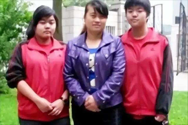 1999年，在贵州当保姆的第5年，李泽英遭遇拖欠工资、雇主跑路，她无奈将雇主的2