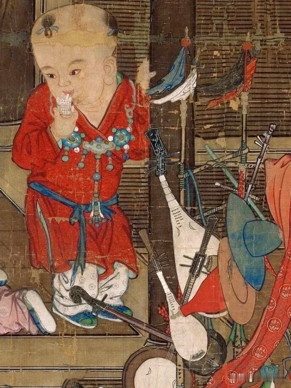 宋代小孩端着“吸管杯”喝水，这是穿越了吗？

台北故宫有一幅《货郎图轴》，传为宋