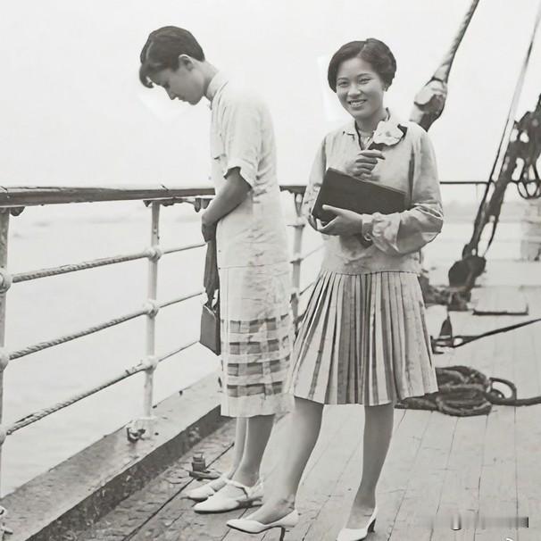 1927年，蒋介石为与宋美龄结婚、争取宋氏家族及江浙财团支持，将相伴多年的陈洁如