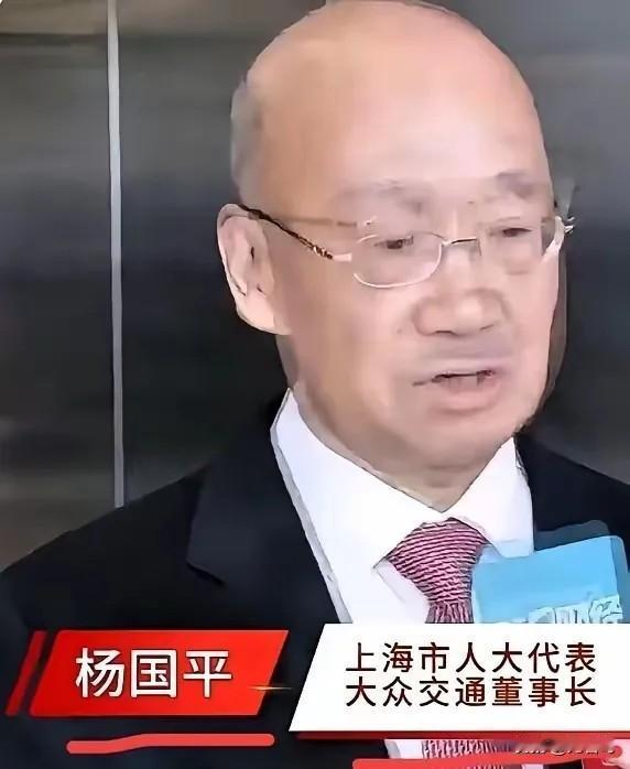 上海人大代表建议，必须严格把网约车平台的抽成限制在10%以下，否则乘客不可能得到