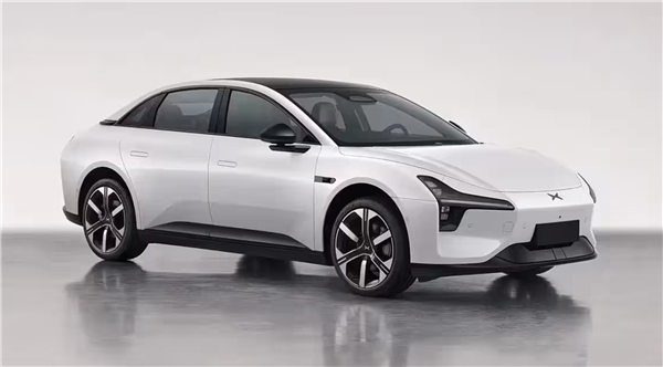 前脸/车尾优化 续航最高640km！小鹏MONA M03新款来了 