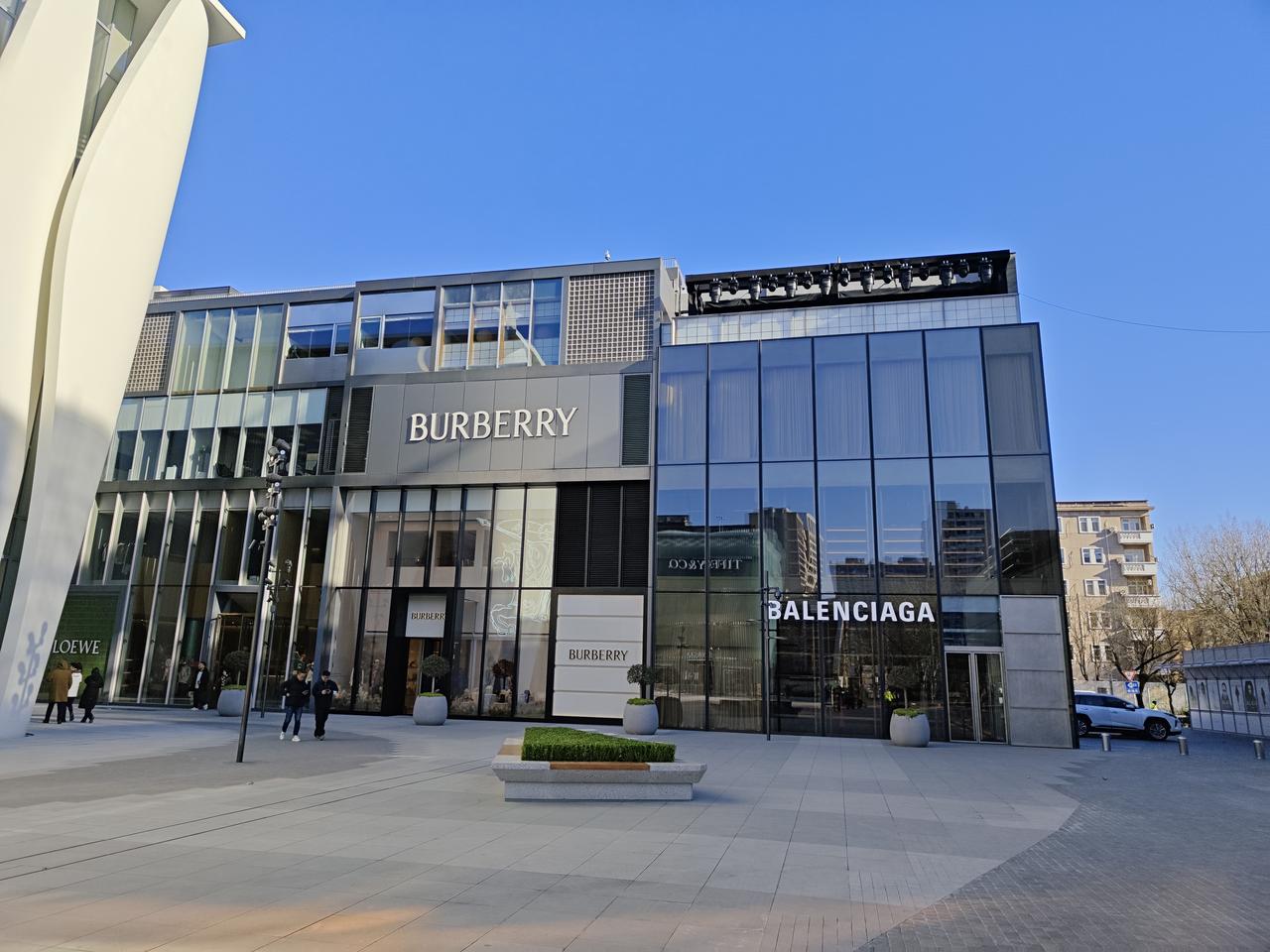 The universe is not required to be in pe