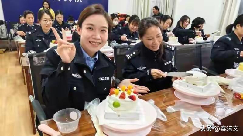 烘焙暖警心绽芳华！荆州经开区女警欢庆三八国际妇女节
 
在过去的三八节，荆州经开