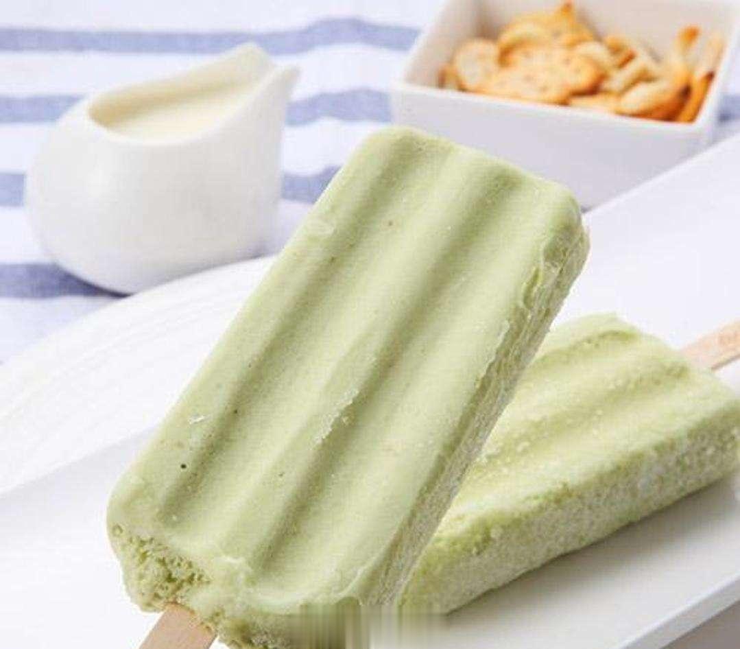 #小学生机智挑选试题包装的雪糕# 一边凉爽一边学习！近日一款雪糕推出语数外包装，