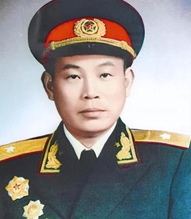 1953年，西康军区司令员刘忠，听说母亲尚在人世，就带妻子回家探亲，回家后，他见