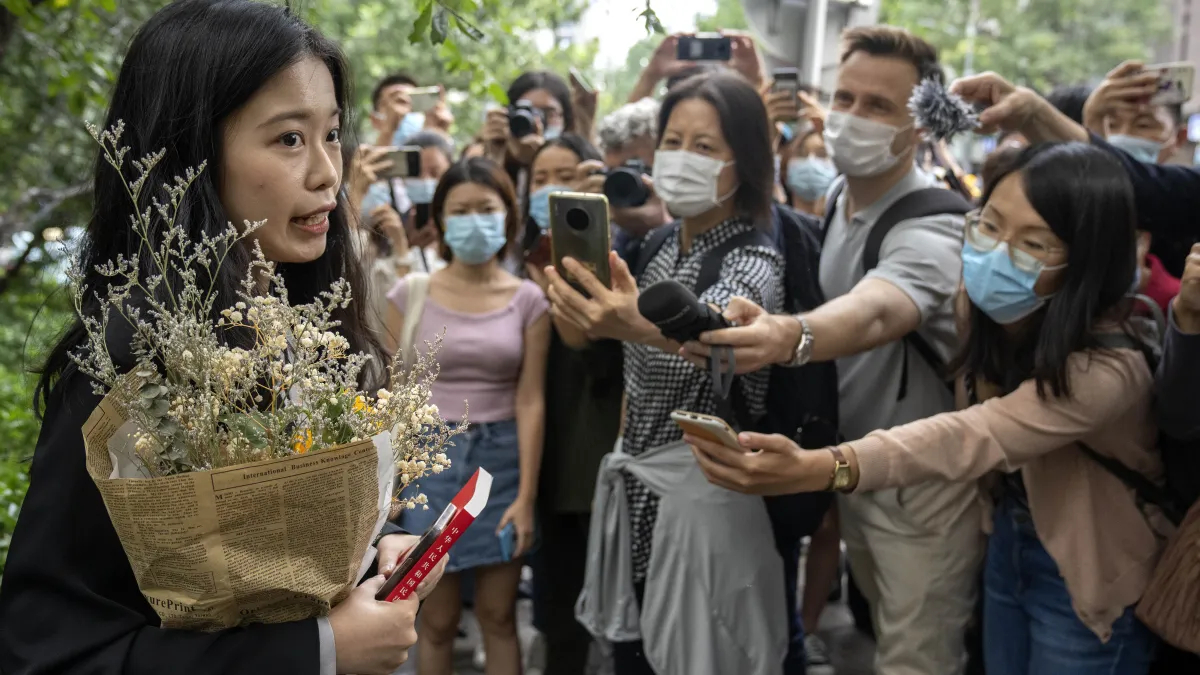 弦子终于被封号了就这个样，当年她哪来的自信，诬陷朱军性侵呢？ 