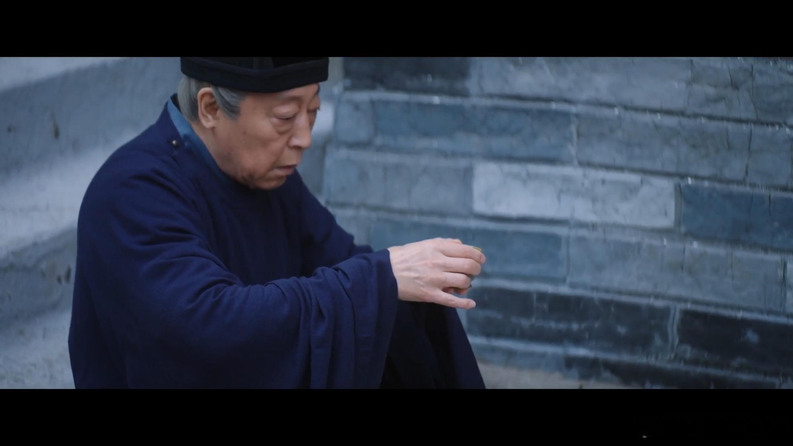 倪大红只有在古装剧里才老实 万万没想到倪大红在古装剧里这么老实，低调鞠躬还帮人藏