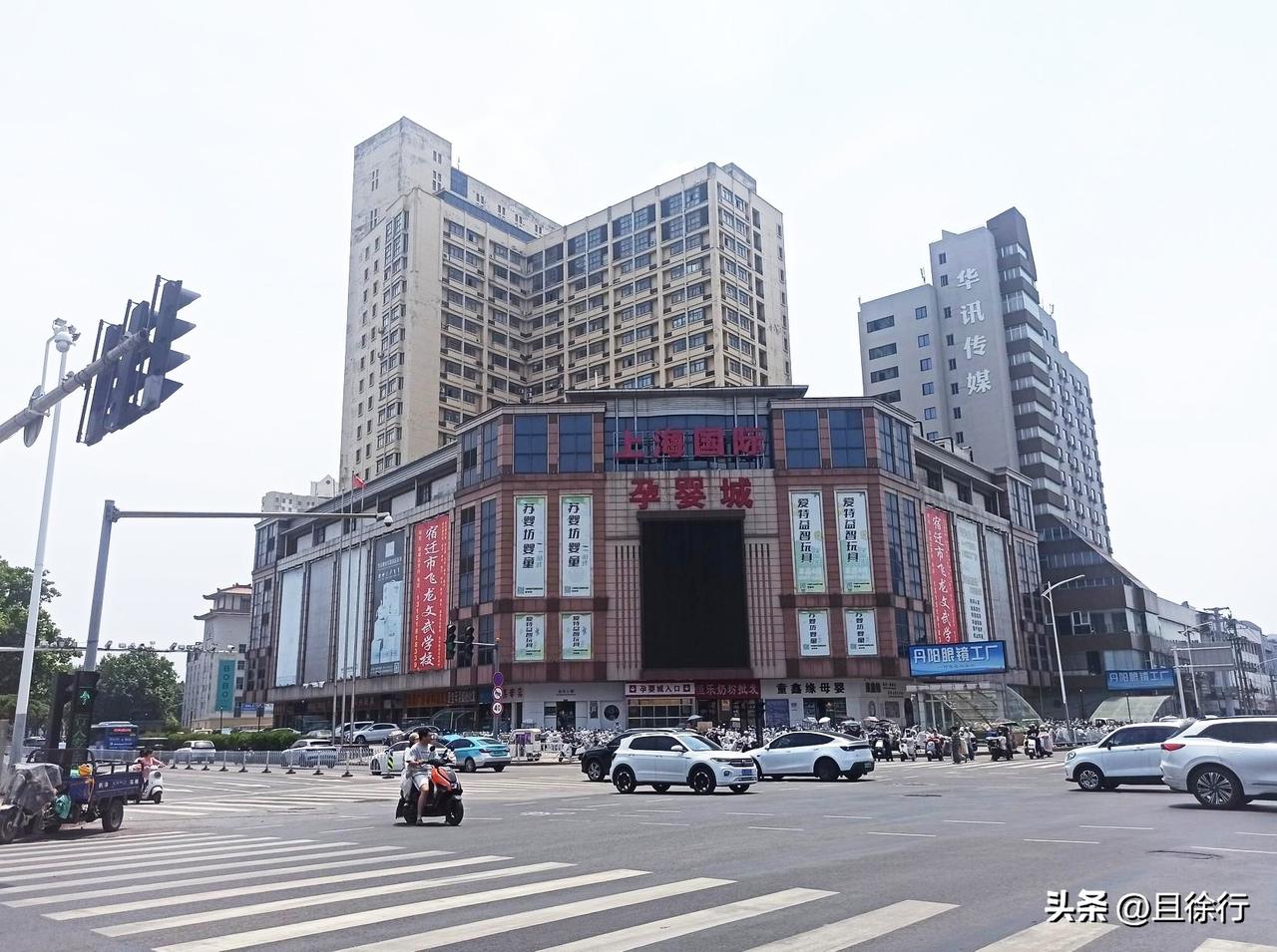 坐拥优质地块，却长期经营欠佳，门前冷落，商户纷纷撤柜。这座位于徐州建国路路口名为