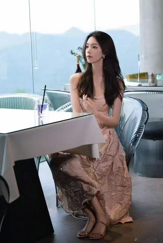 陈瑶甜妹爆改辣妹乘风2026陈瑶完成了从甜到辣的完美转变，霍元甲舞台张力十足，被