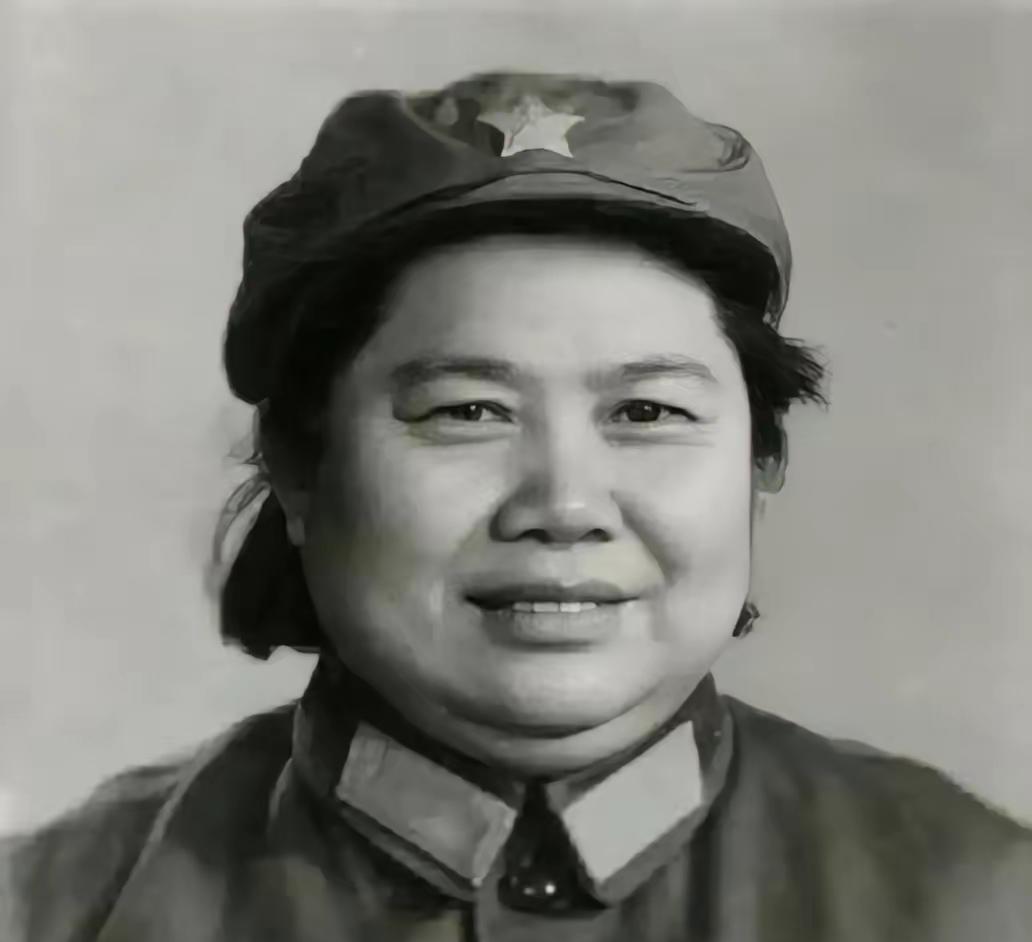 1955年冬，北京军区大院寒气逼人。刚被授予开国上将军衔的张爱萍，正准备乘车参加