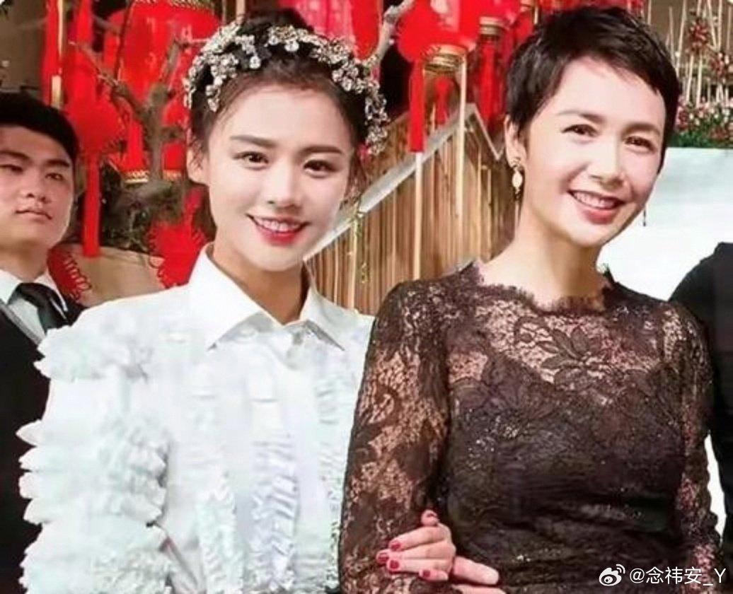 果然优秀的人一家都优秀，安徽蚌埠蒋氏三姐妹，大姐蒋雯娟经纪人，二姐蒋雯媛北大高材