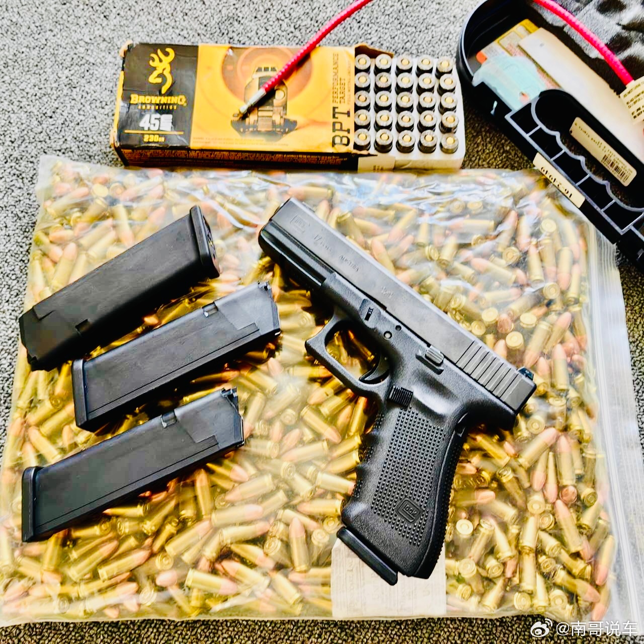 别人双 11 囤保暖内衣我兄弟去年黑五说趁着特价囤了 1000 发 