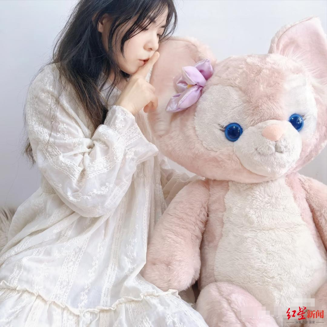 【#有玩偶修复师一单收入上千元#】#玩偶修复师称Labubu占比约10%#当La