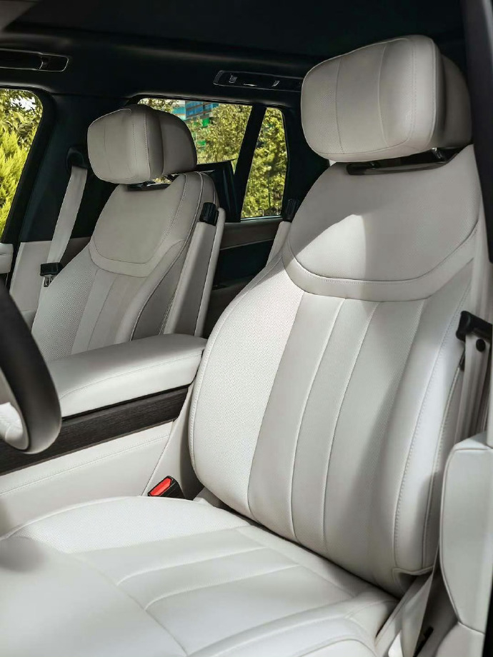 路虎揽胜迎来年度更新豪华气场与全地形实力再升级稳居豪华SUV标杆位置路虎揽胜