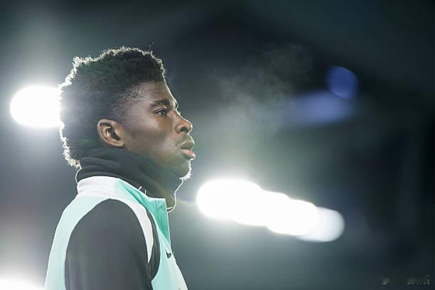 布伦特福德vs布莱顿 米尔纳首发，比赛的前30分钟，他掌控全场，看起来完全不像一