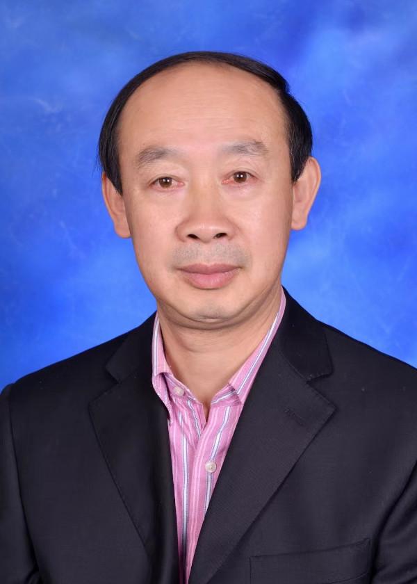 孙以泽（1958年9月—），四川雅安人，中国工程院院士，东华大学机械工程学院教授