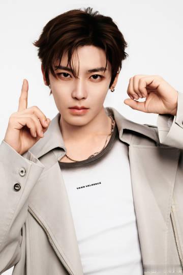 侯明昊 侯明昊堪称内娱劳模典范，全年无休在剧组拍戏，用努力和坚持书写演艺篇章。一