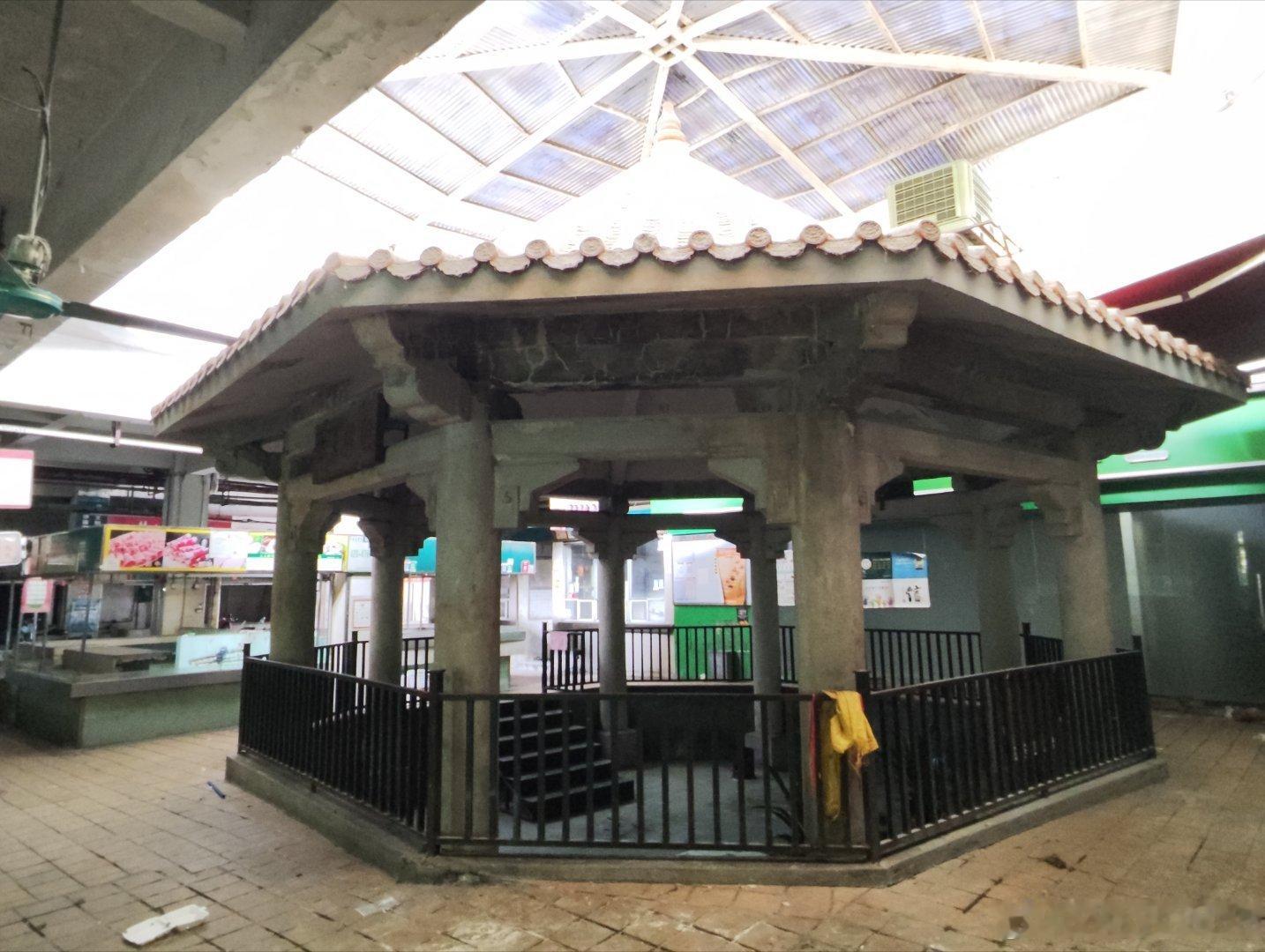广园中综合市场目前已停水停电已清场，交融通公司接管，新一军公墓有望改善环境，拭目