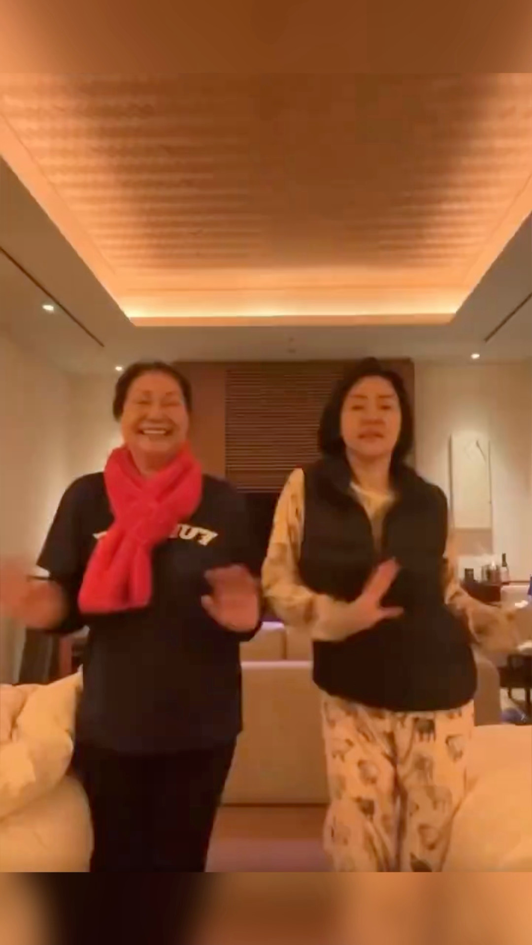 小S曾在姐姐去世前几小时和妈妈跳舞 奇怪，她的家人和丈夫都在身边，好多人为何怪前