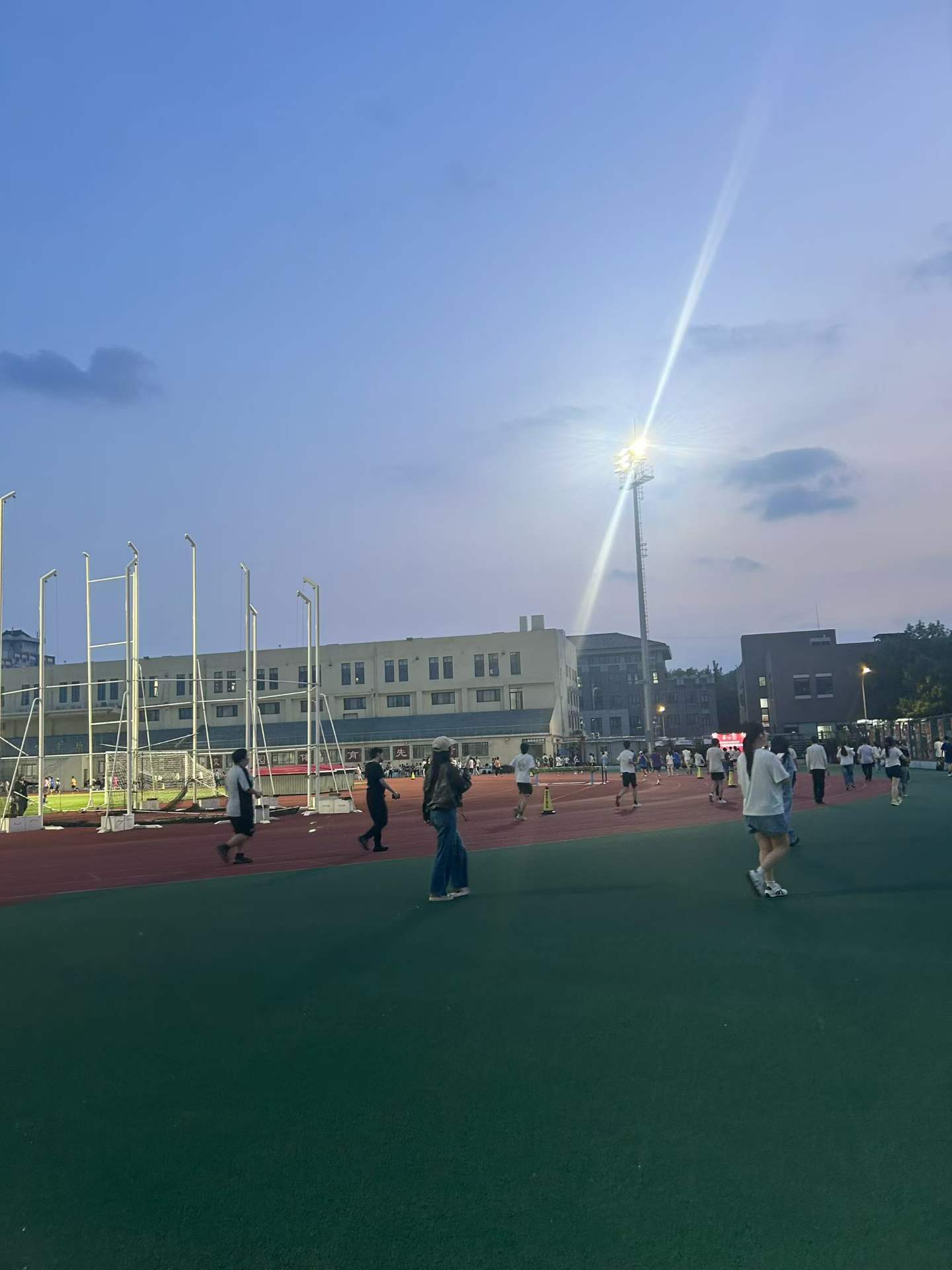 3小时从北大跑向丹麦 北大师生专属夜跑活动圆满举行，兼具运动价值与青春意义，在适