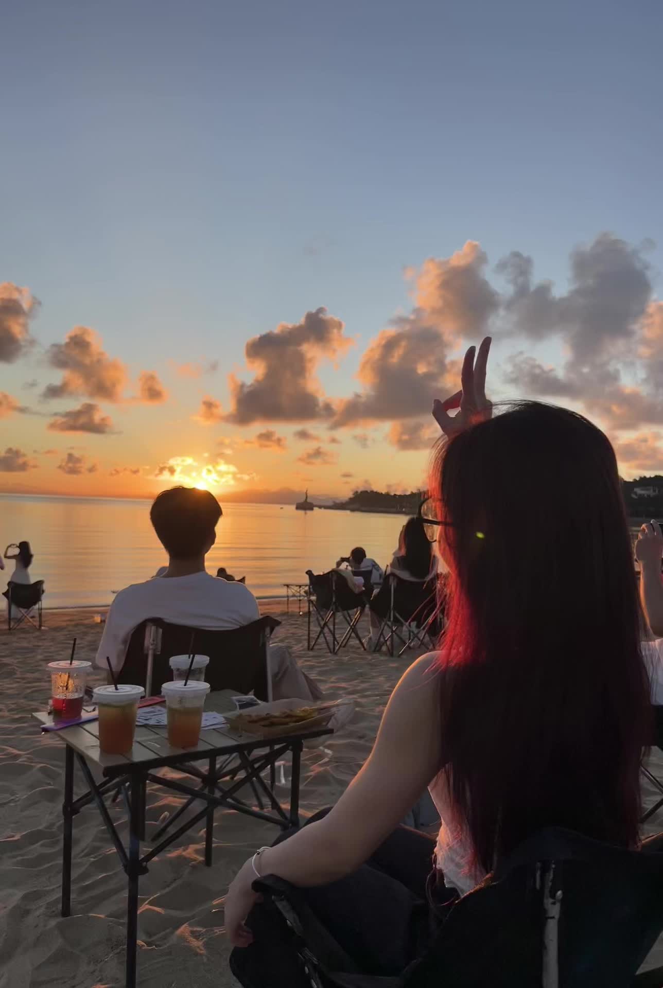 凌晨六点的日出我看了 我们都要比昨天更幸福