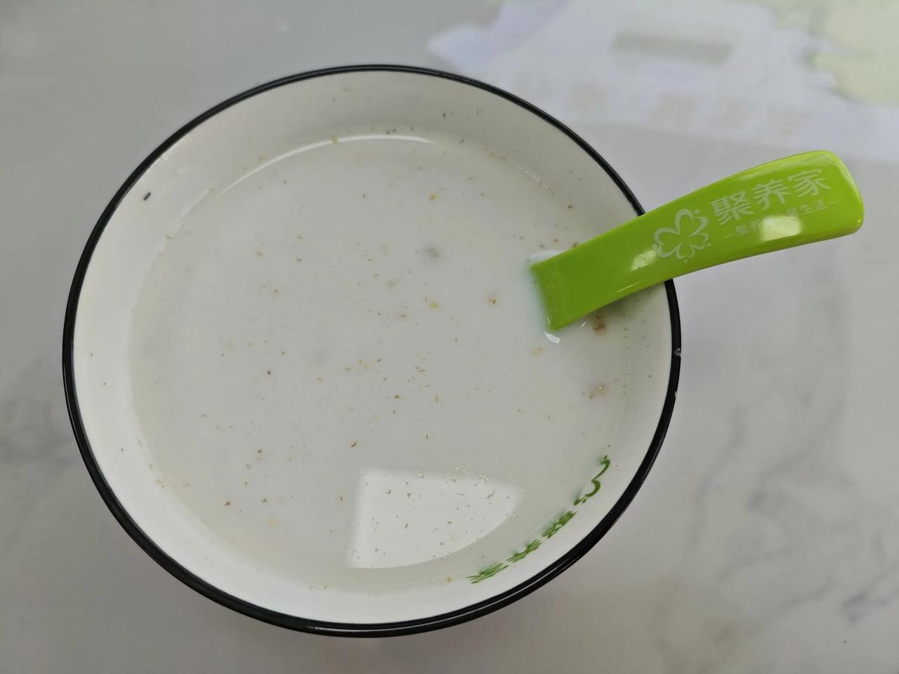 今日午餐
羊奶粉配麦片#今日小家伙午餐#