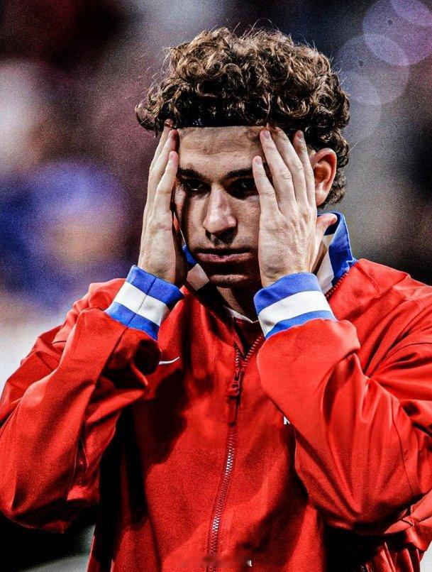 🧠 胡利安·阿尔瓦雷斯评选的历史最佳：◉ 最佳终结者？莱昂内尔·梅西。◉ 最佳