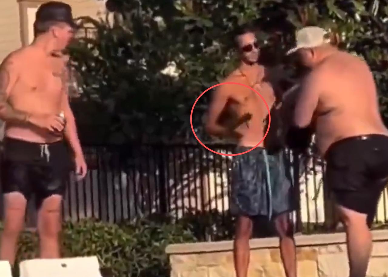 网上流出的一段视频。

据说瘦子是以色列人，在墨西哥装杯。

一开始，墨西哥的那