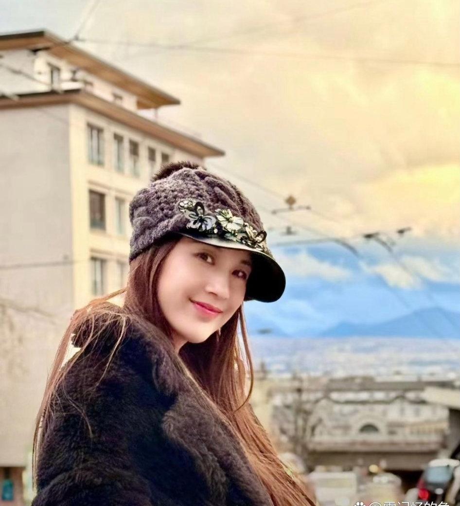 黄圣依真是越活越漂亮，气质精致又优雅，状态越来越在线！ ​​​