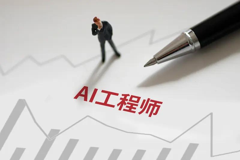 阿里巴巴CEO吴泳铭在财报电话会上表示，目前AI发展的趋势更像制造业，要获得更多