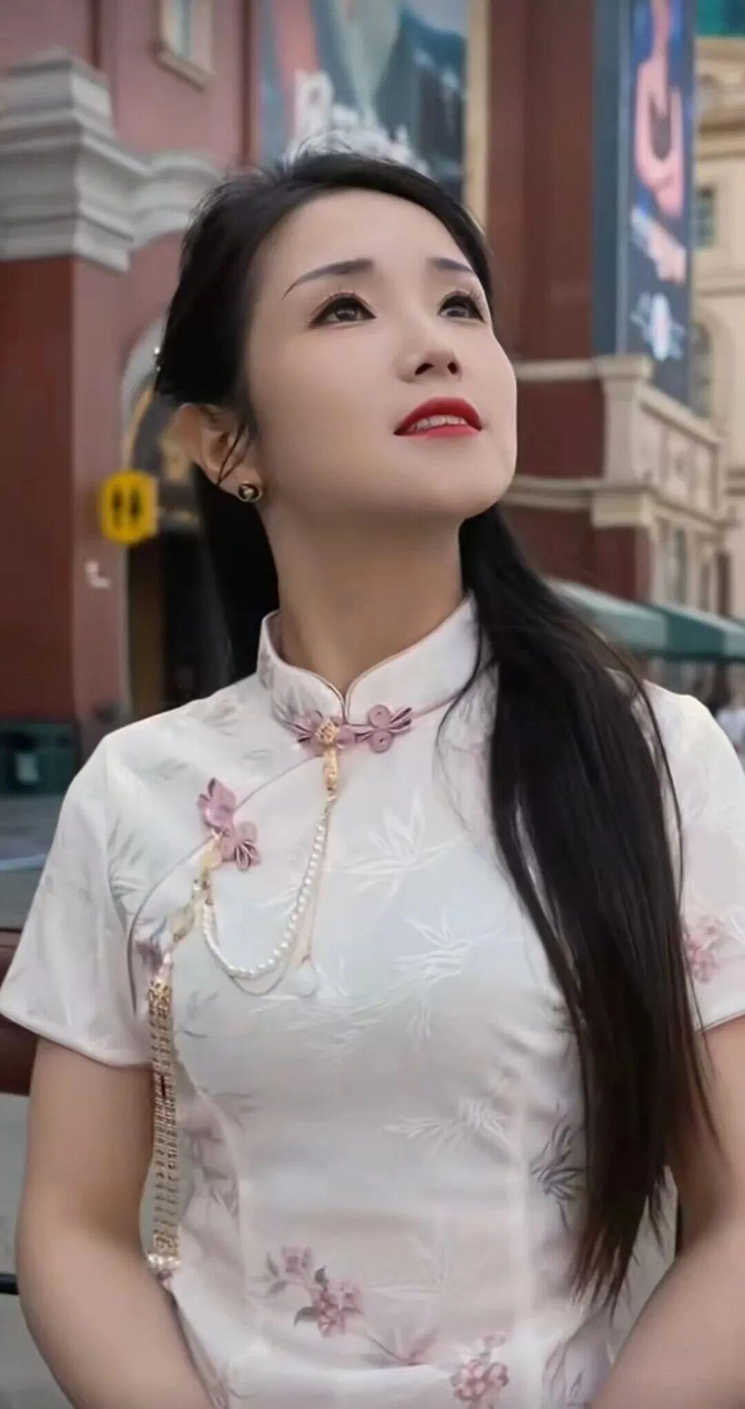 颜值这东西，就像开盲盒，有人抽到“隐藏款”，有人抽到“普通款”。不得不承认，高颜