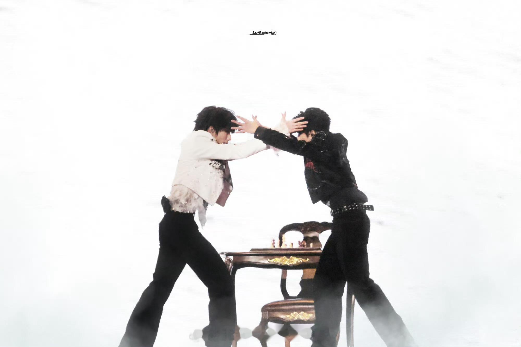 橹穆双人舞台原来是助你星途璀璨