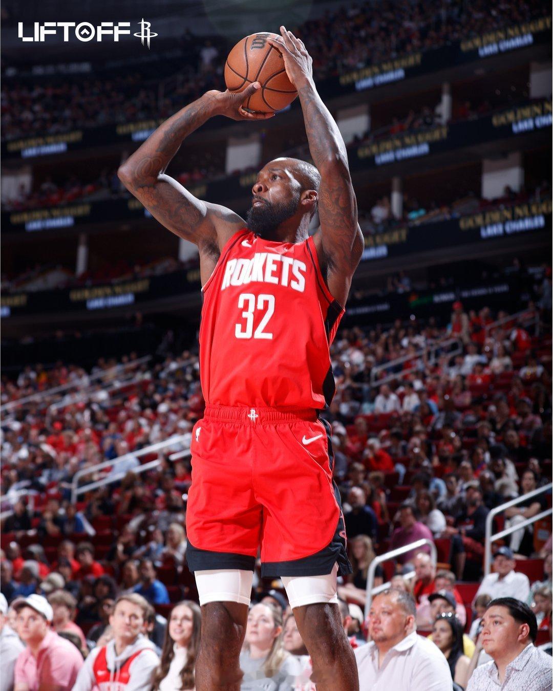 火箭完全自由球员杰夫-格林表示，他希望再打两个赛季（达到NBA生涯20年），并希