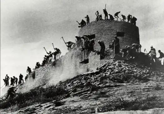 “背弃责任”这四个字，比“贪腐”狠太多了。
 
一针见血。以前光盯着那点钱看，觉