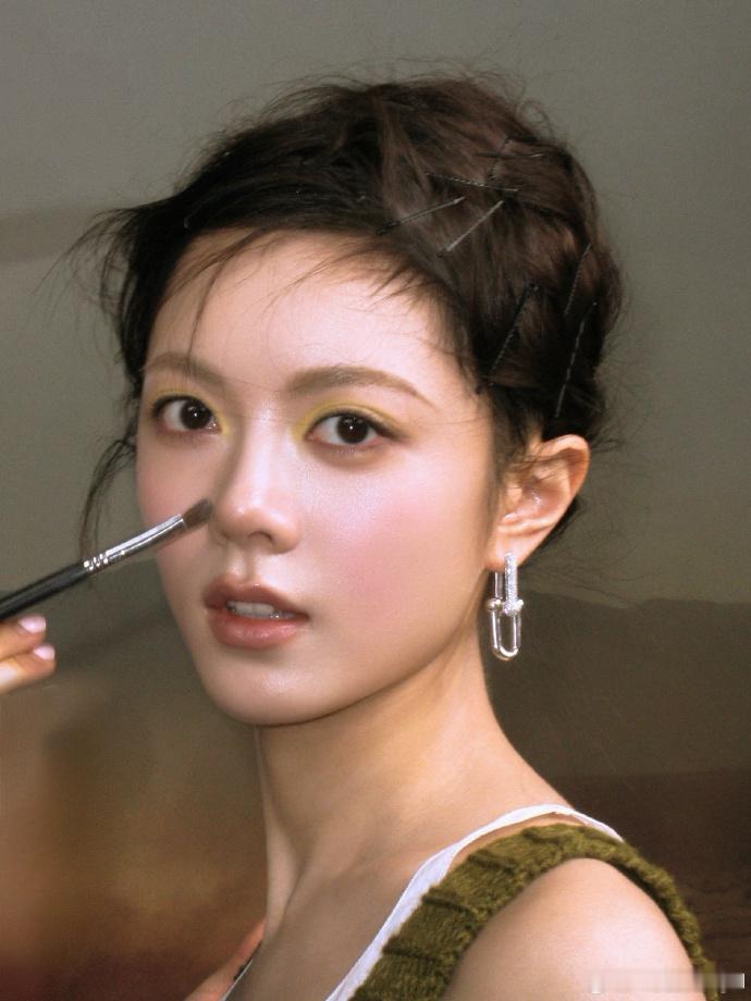 赵今麦柠檬黄眼影赵今麦初秋妆赵今麦柠檬黄眼影，初秋妆的麦麦好美~ ​​​