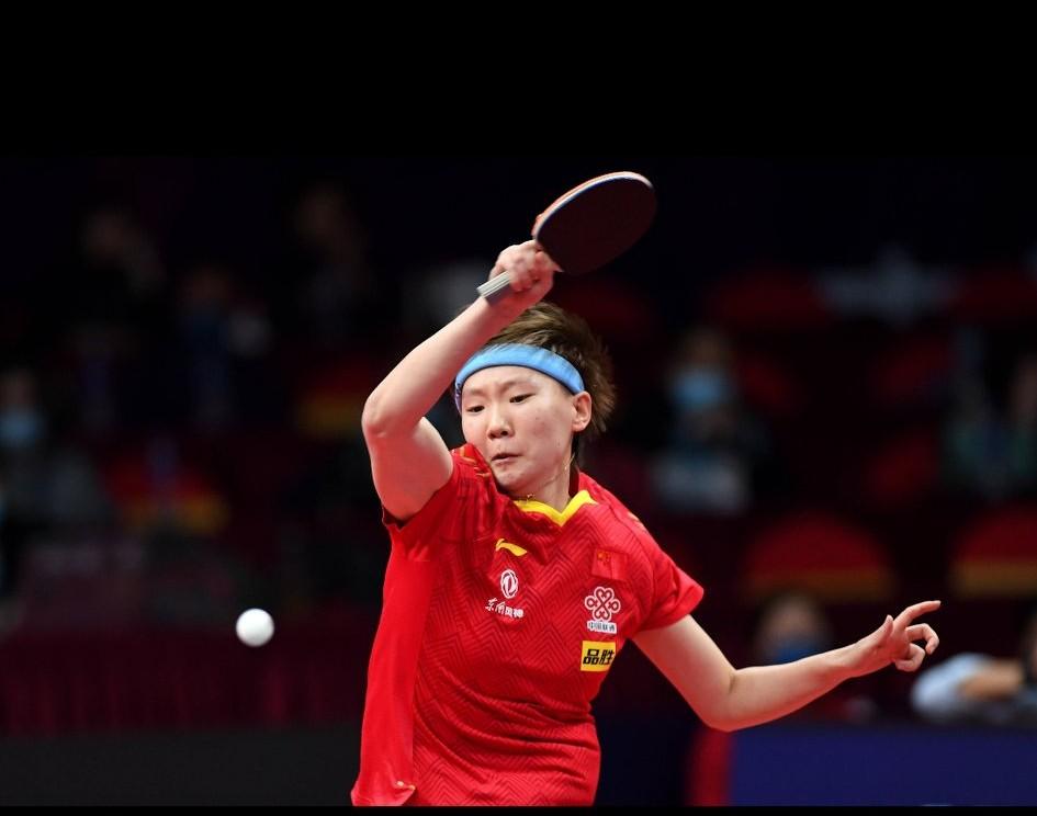 赛场上的她是实打实的“拼命三娘”，凭借强悍的反手技术，密不透风的防守，还有绝境中