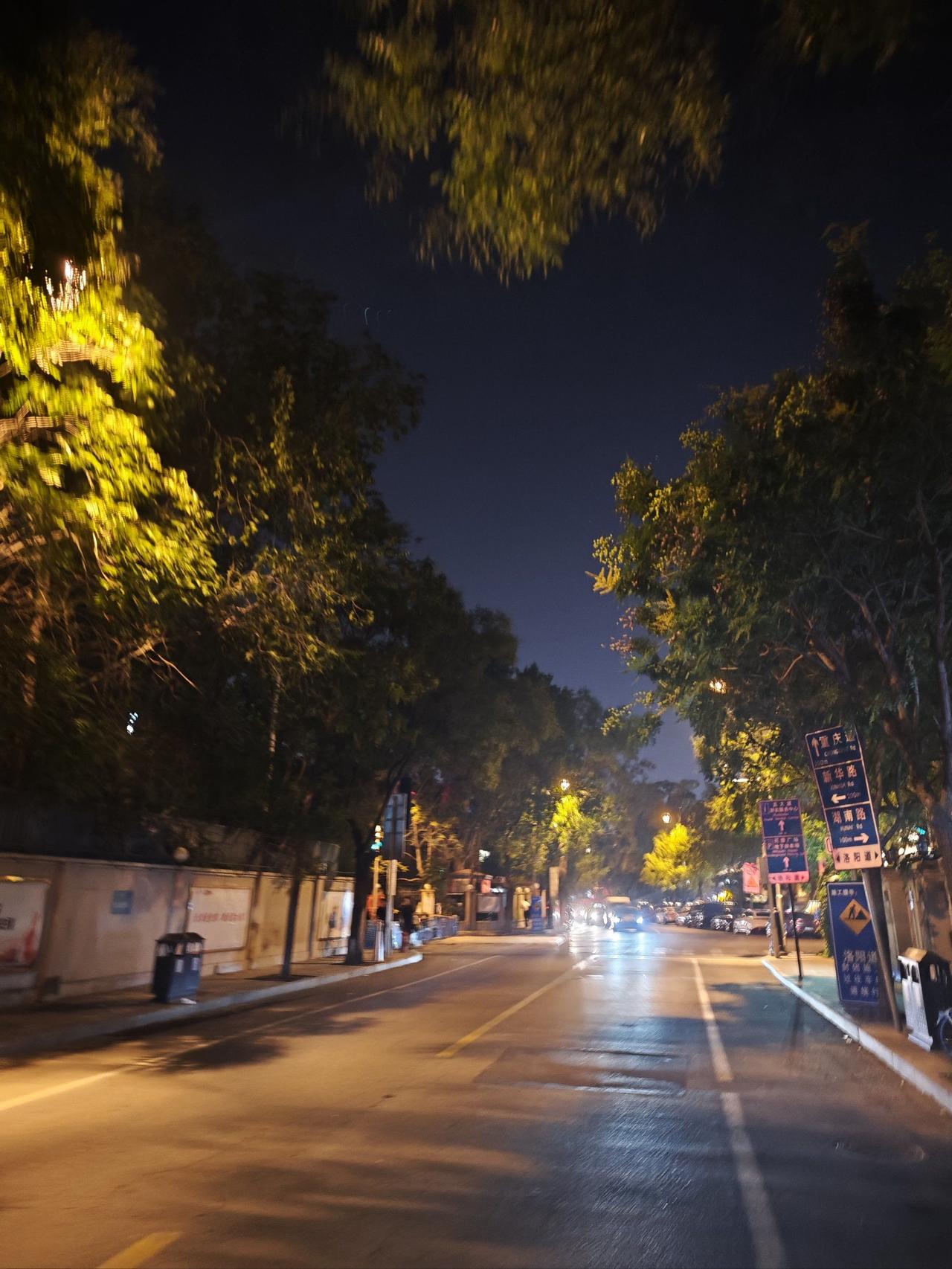 下联：恍然更尽夜阑珊。

（题图来自网络）