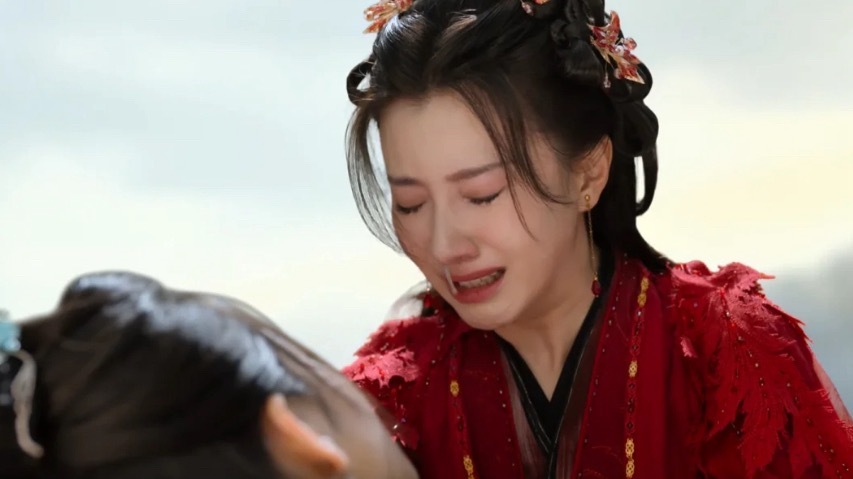 这是鼻涕泡？？？说明女主真的很认真的在演戏，并且没有包袱… 